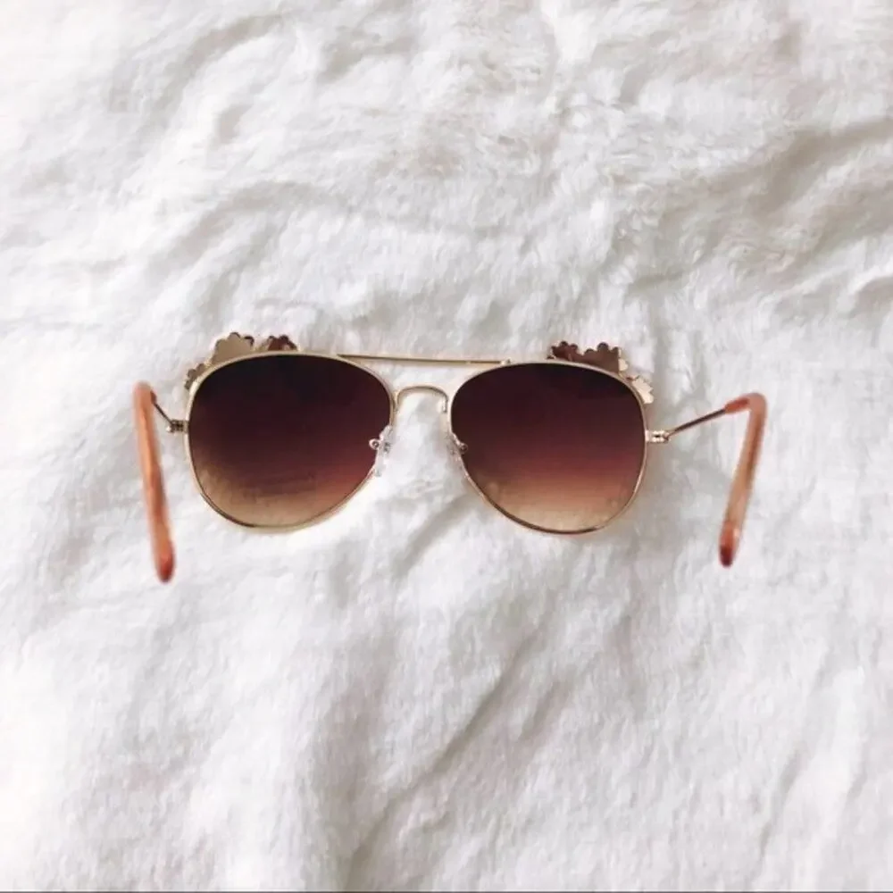 Flower Pink Gold Accented Trim Aviators Sunglasses